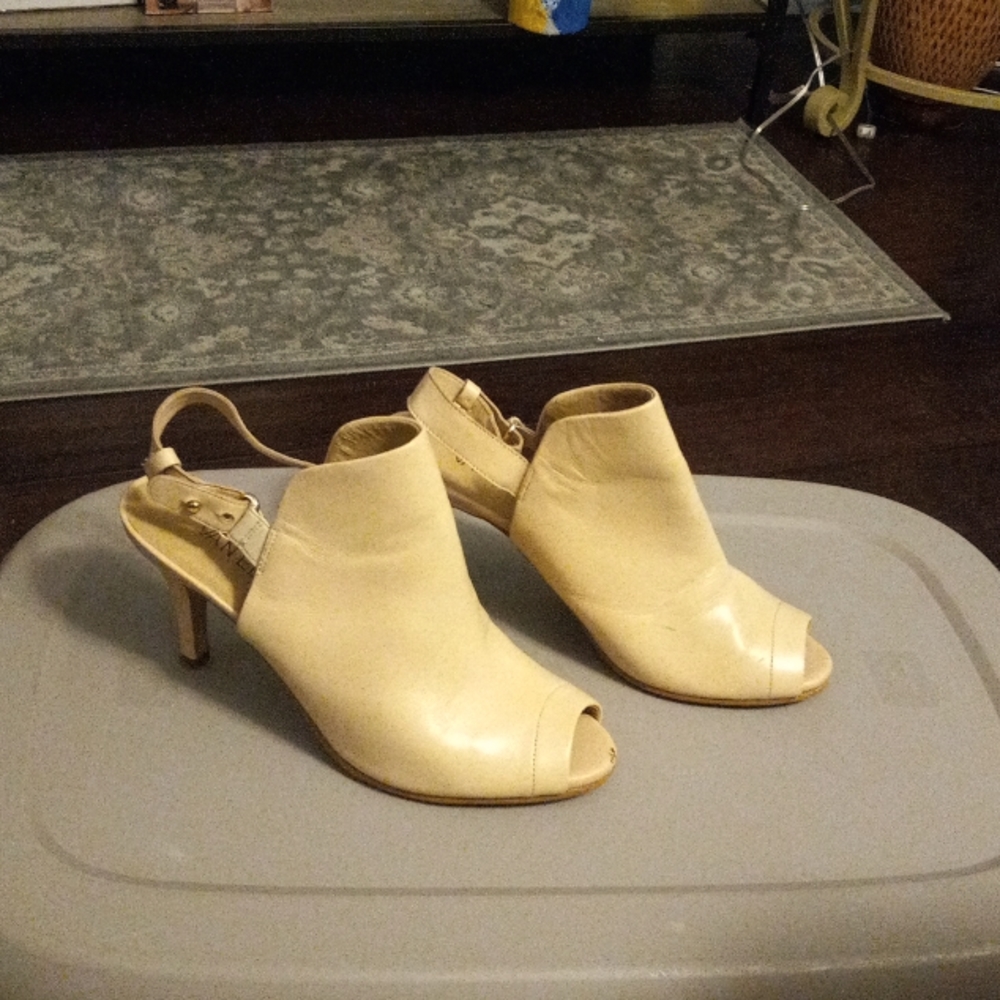 Vaneli leather open toe booties
